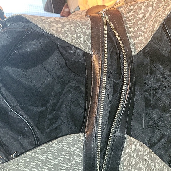 Michael Kors Raven Tote - Picture 3 of 8